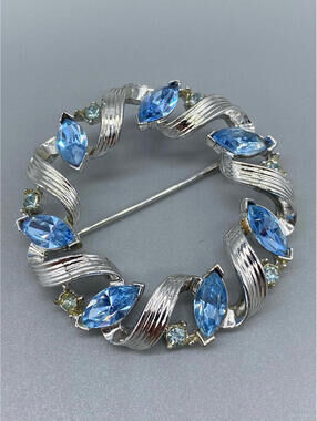 Vintage Signed Lisner Blue Aurora Rhinestone Round Silver Tone Brooch Pin
